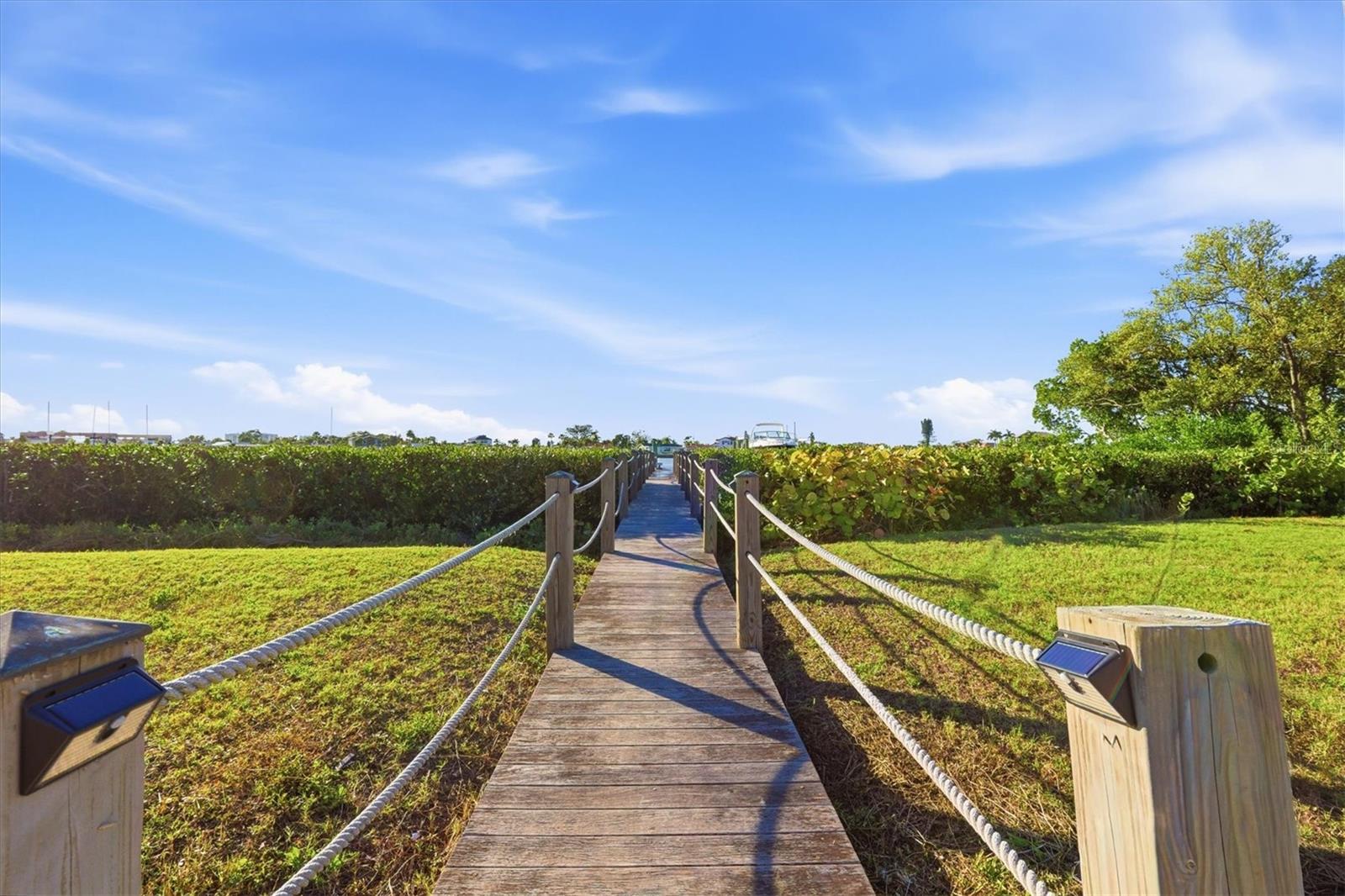 Image 54 of 69 For 670 Sunset Drive S