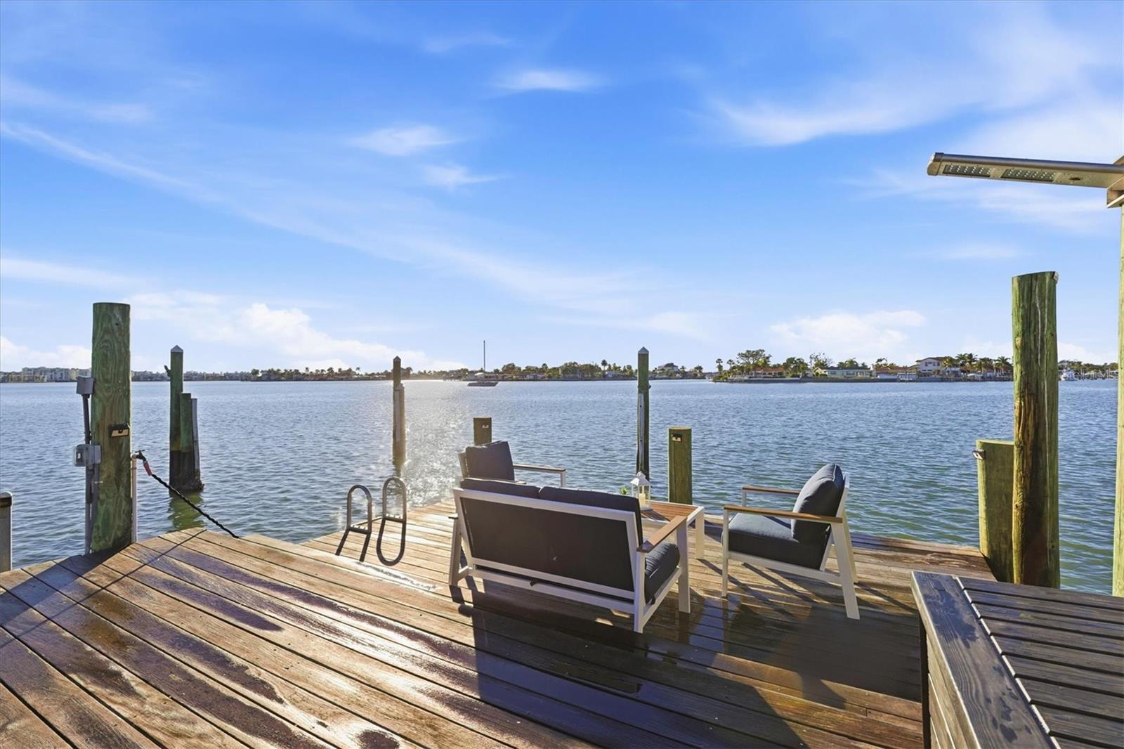 Image 56 of 69 For 670 Sunset Drive S