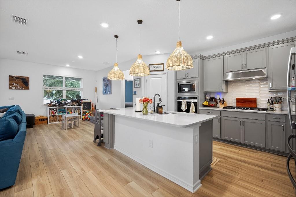 Listing photo id 10 for 2873 Dolores Home Avenue