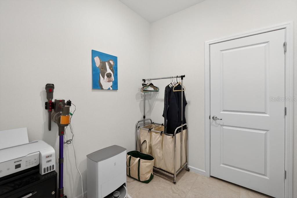 Listing photo id 20 for 2873 Dolores Home Avenue