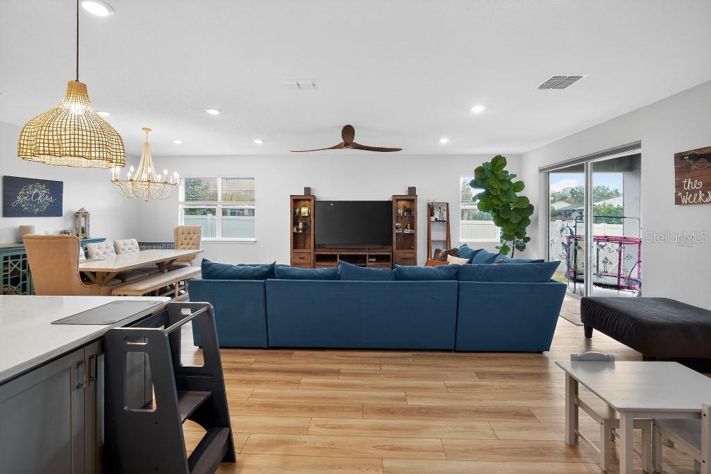 Listing photo id 6 for 2873 Dolores Home Avenue