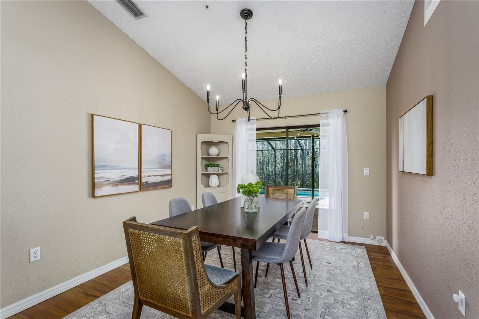 Listing photo id 3 for 5045 Musselshell Drive