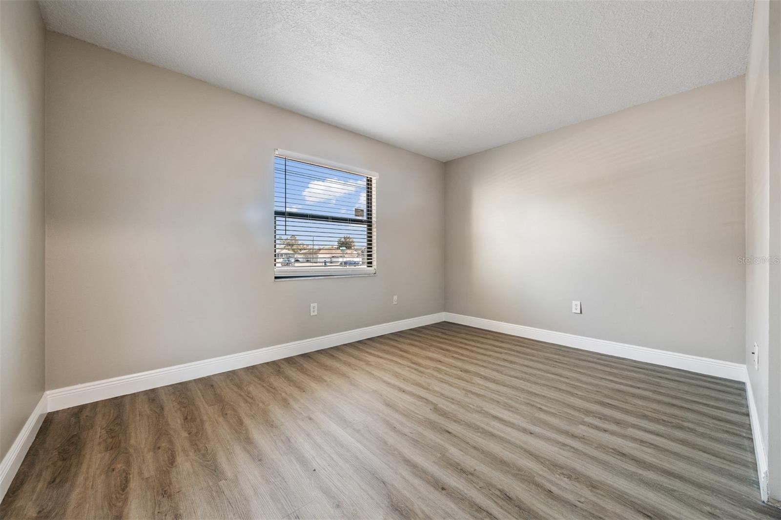 Image 10 of 16 For 12044 Elgin Boulevard