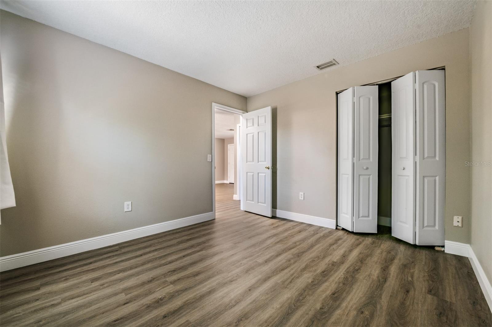 Image 11 of 16 For 12044 Elgin Boulevard