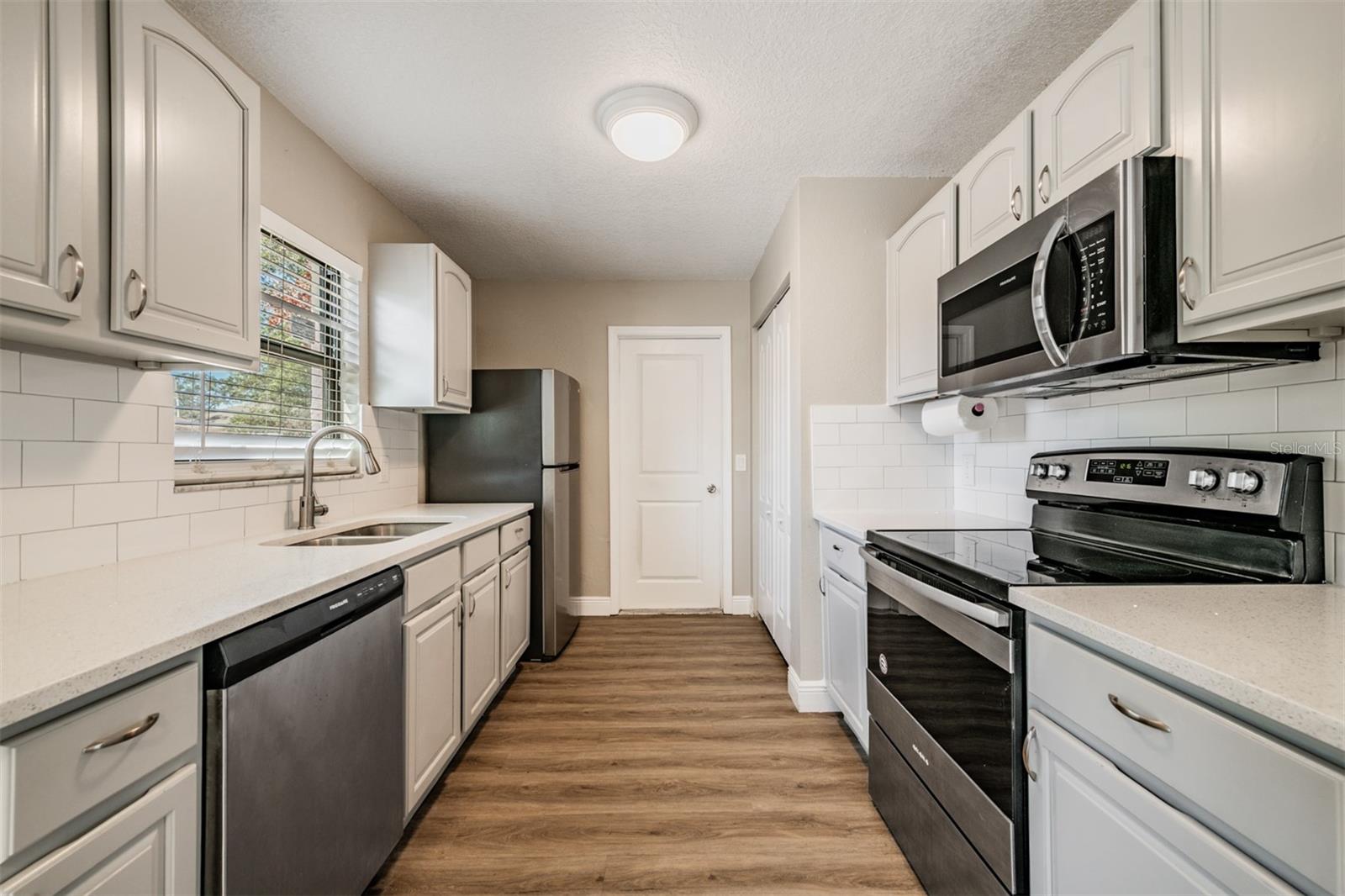 Image 13 of 16 For 12044 Elgin Boulevard