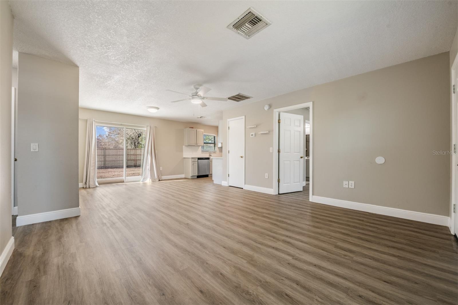 Image 4 of 16 For 12044 Elgin Boulevard