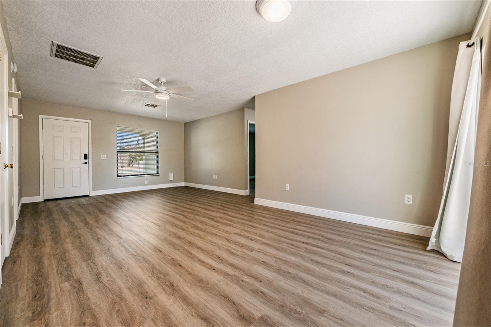 Image 5 of 16 For 12044 Elgin Boulevard