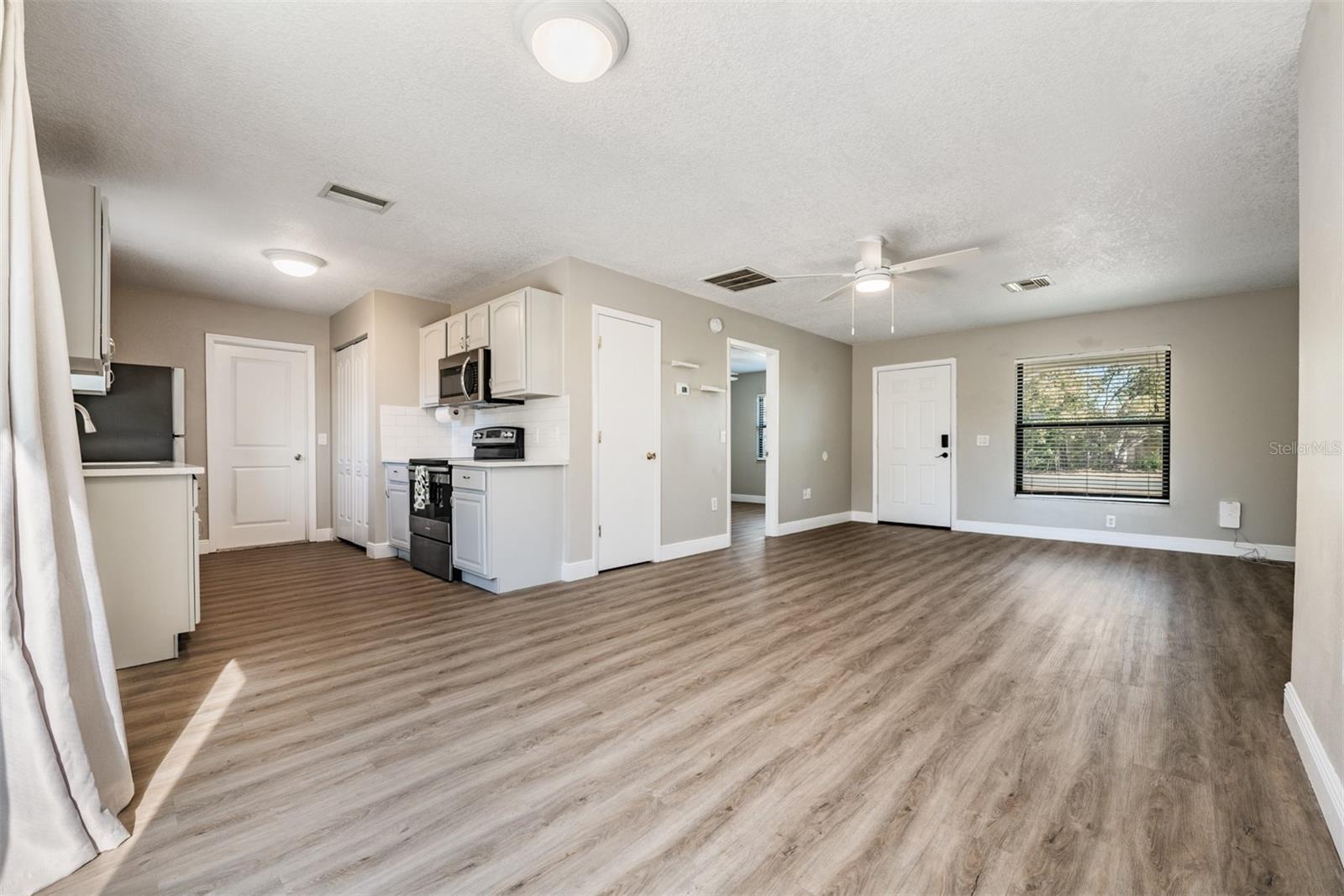 Image 6 of 16 For 12044 Elgin Boulevard