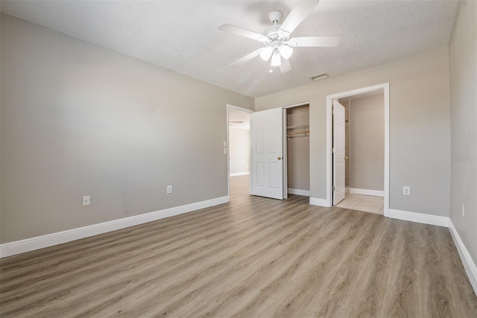 Image 7 of 16 For 12044 Elgin Boulevard