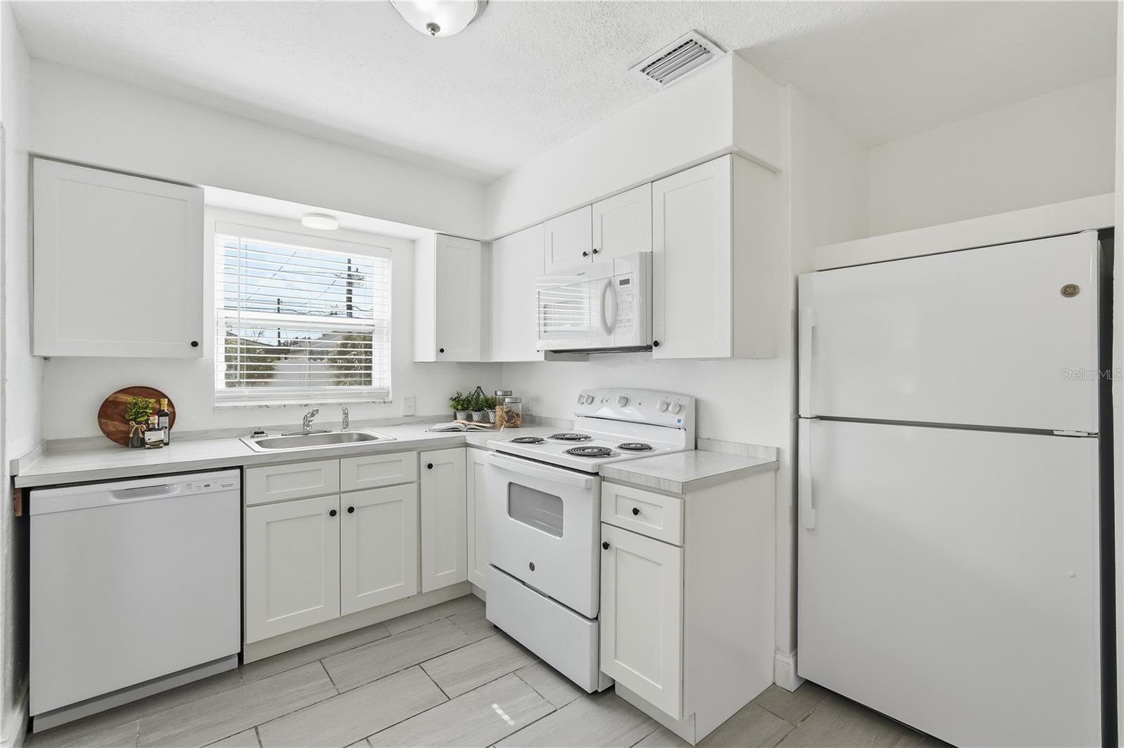 Image 8 of 27 For 546 90th Avenue N