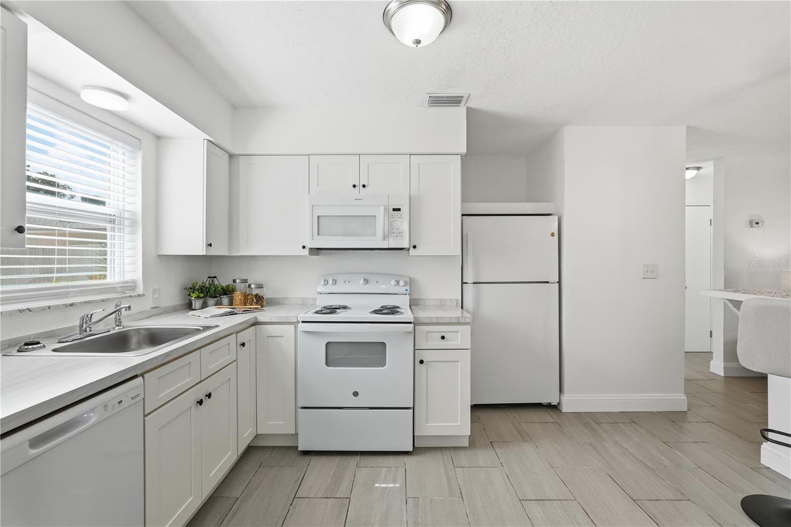 Image 9 of 27 For 546 90th Avenue N