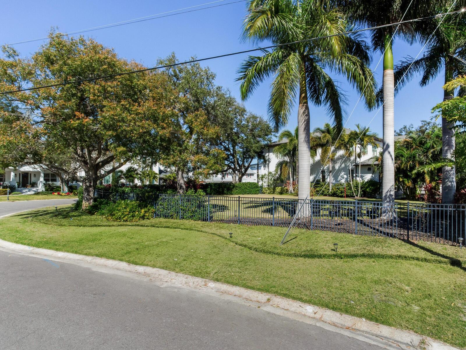 Image 3 of 82 For 2501 Dundee Street