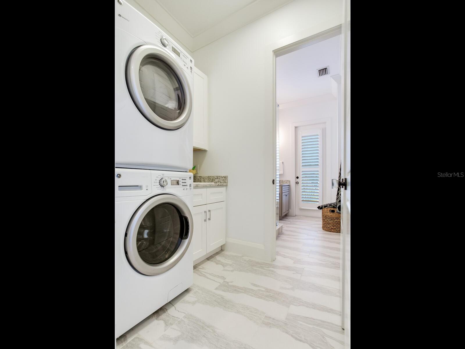 Image 36 of 82 For 2501 Dundee Street