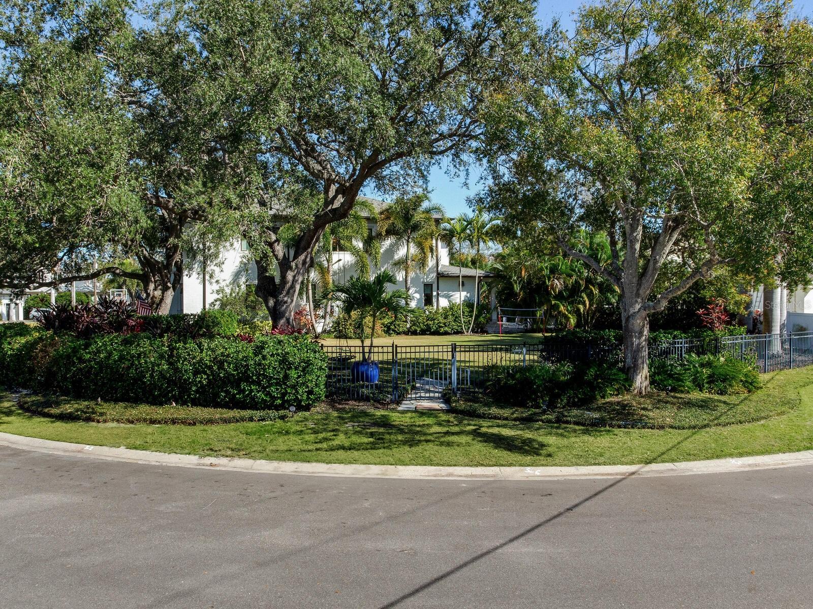 Image 4 of 82 For 2501 Dundee Street