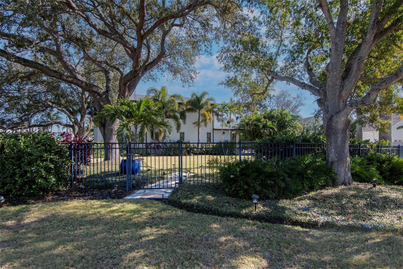 Image 8 of 82 For 2501 Dundee Street