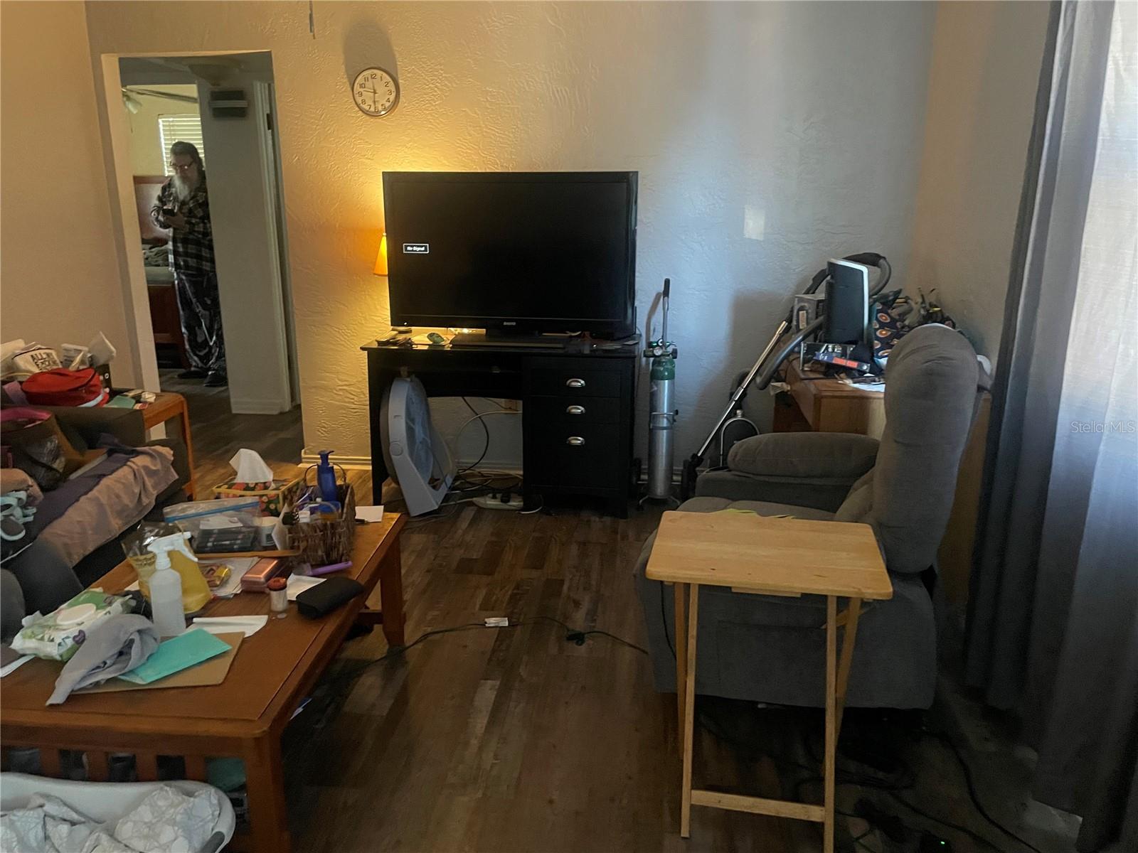 Image 3 of 17 For 7242 Lynnwood Avenue N