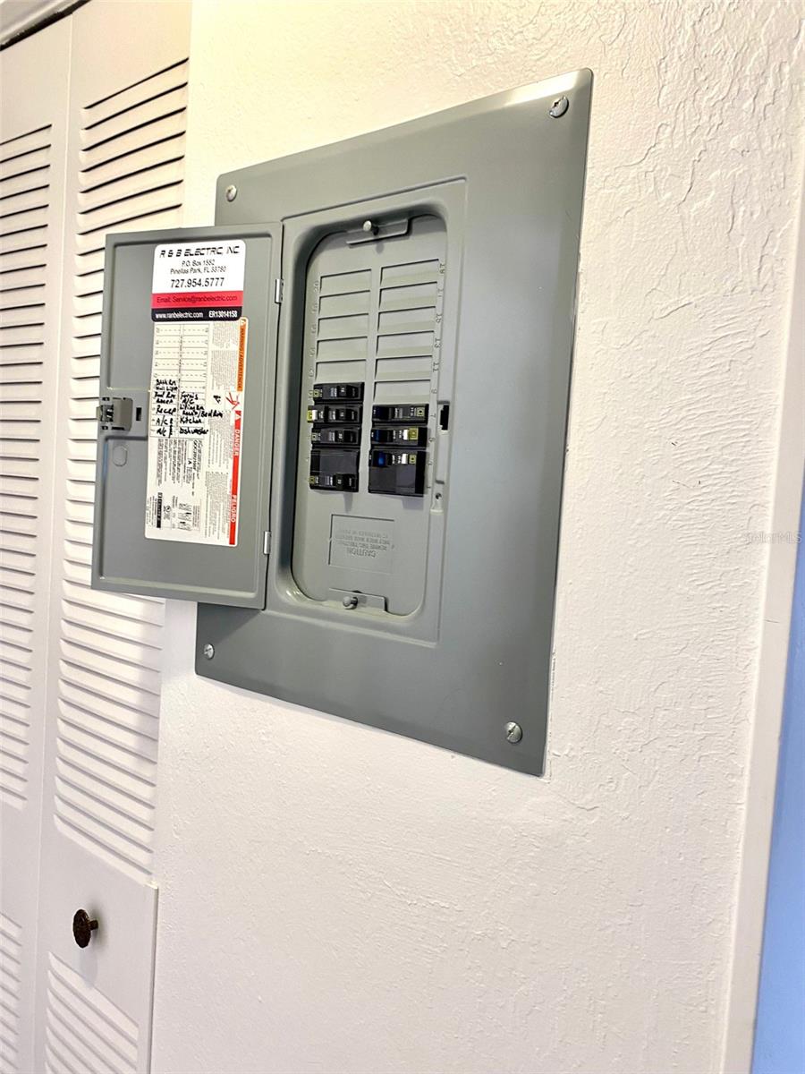 Image 18 of 30 For 10032 65th Avenue N 17