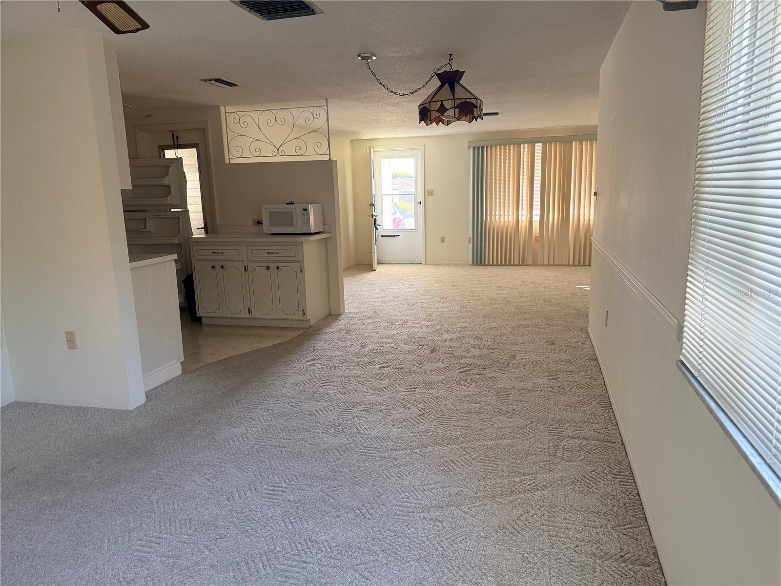 Image 4 of 15 For 10502 Laburnum Drive