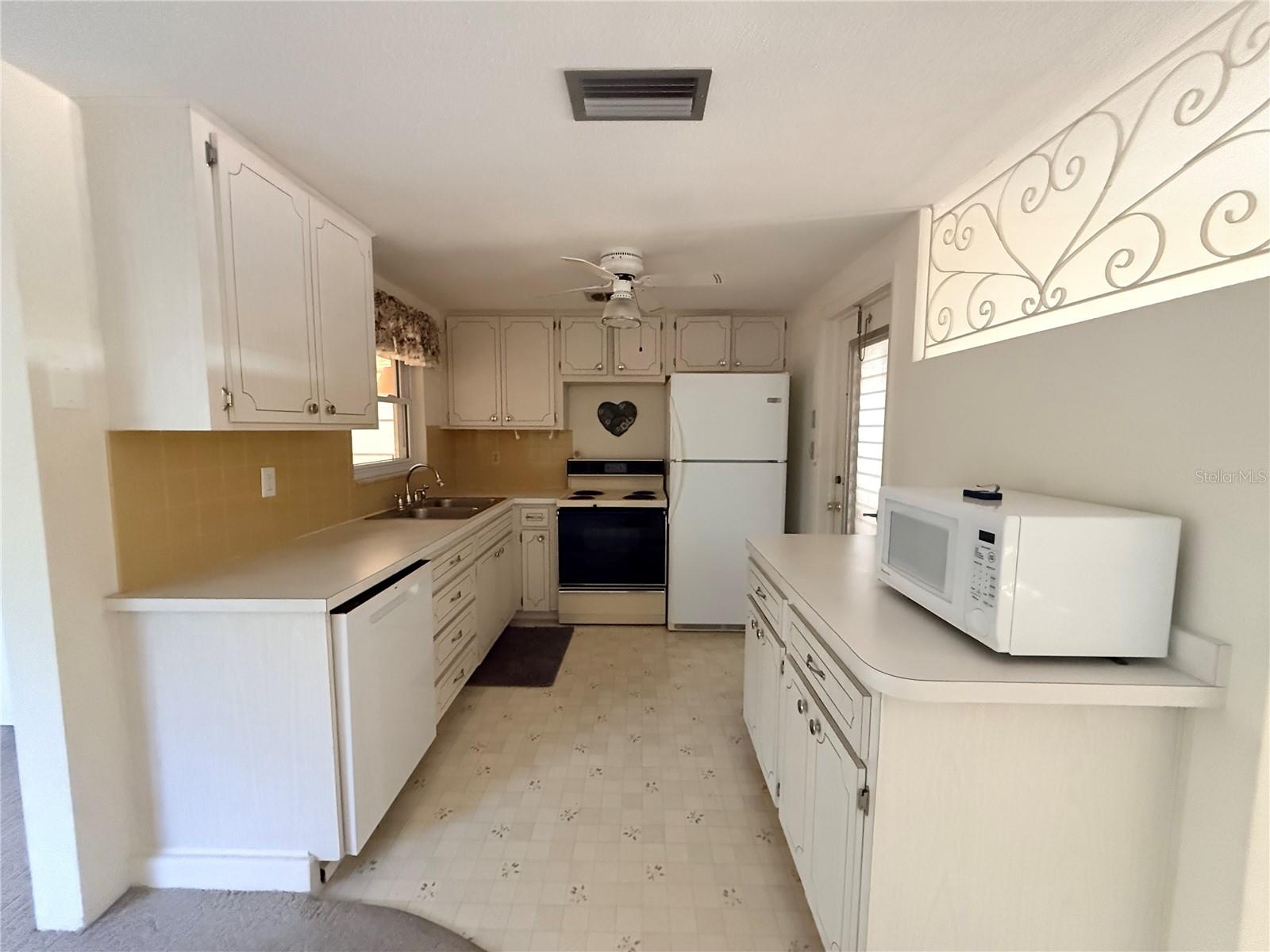 Image 6 of 15 For 10502 Laburnum Drive