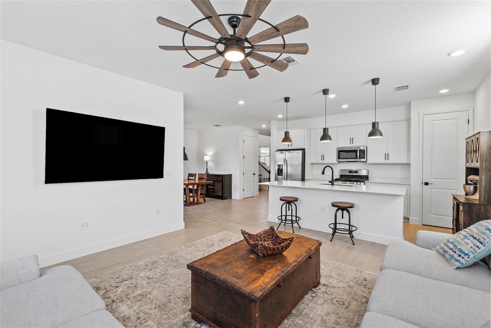 Listing photo id 8 for 6026 Jensen View Avenue