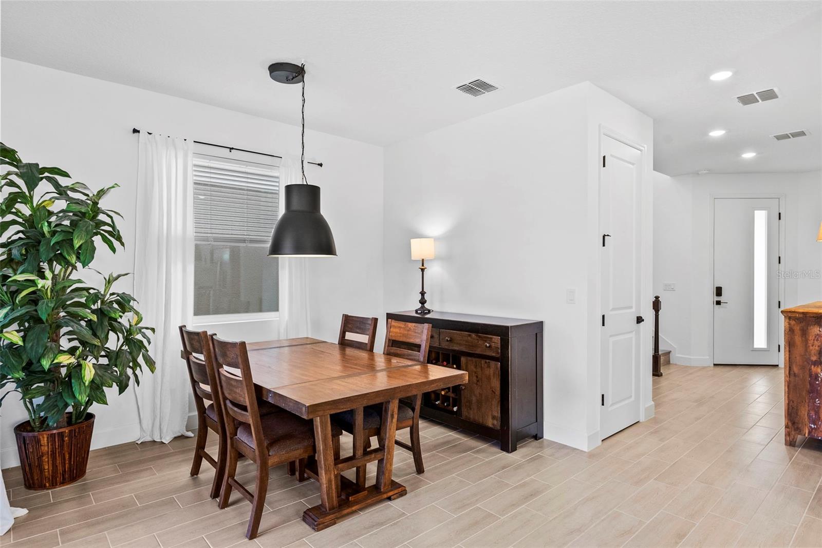 Listing photo id 9 for 6026 Jensen View Avenue