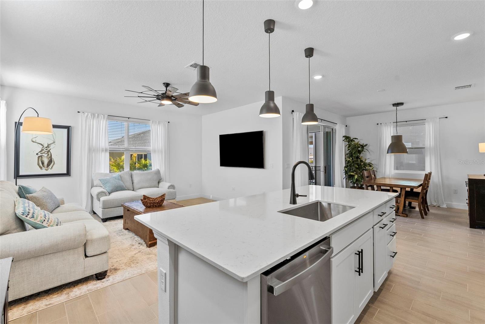 Listing photo id 10 for 6026 Jensen View Avenue