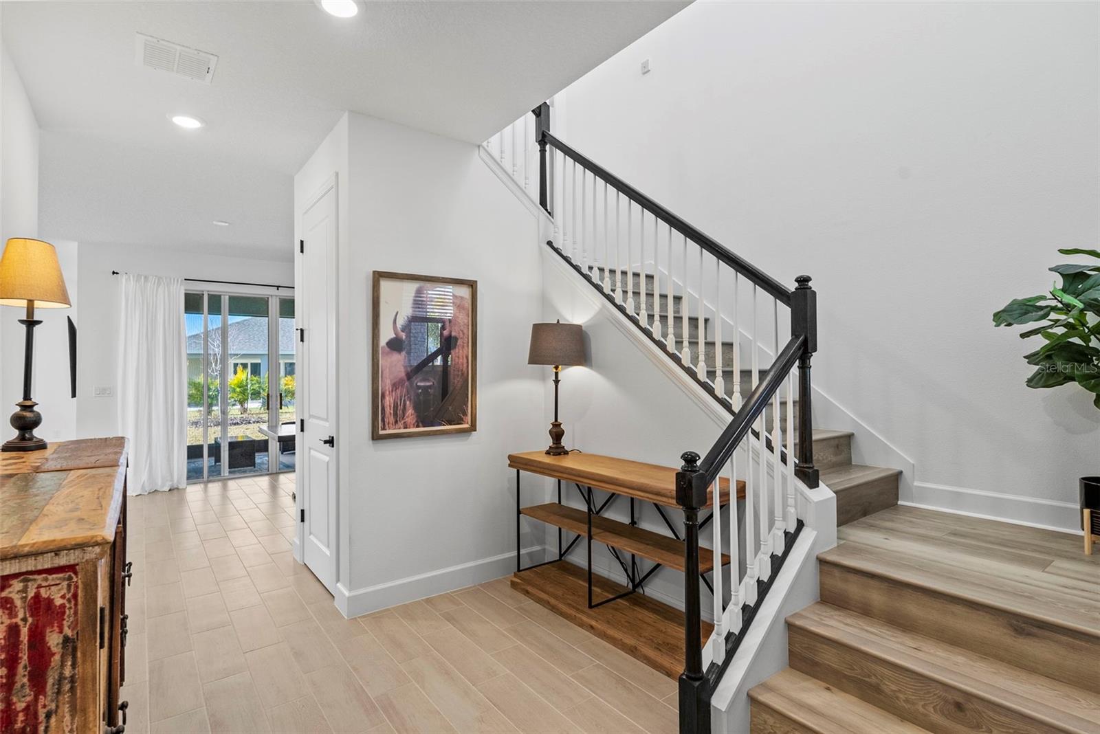 Listing photo id 13 for 6026 Jensen View Avenue