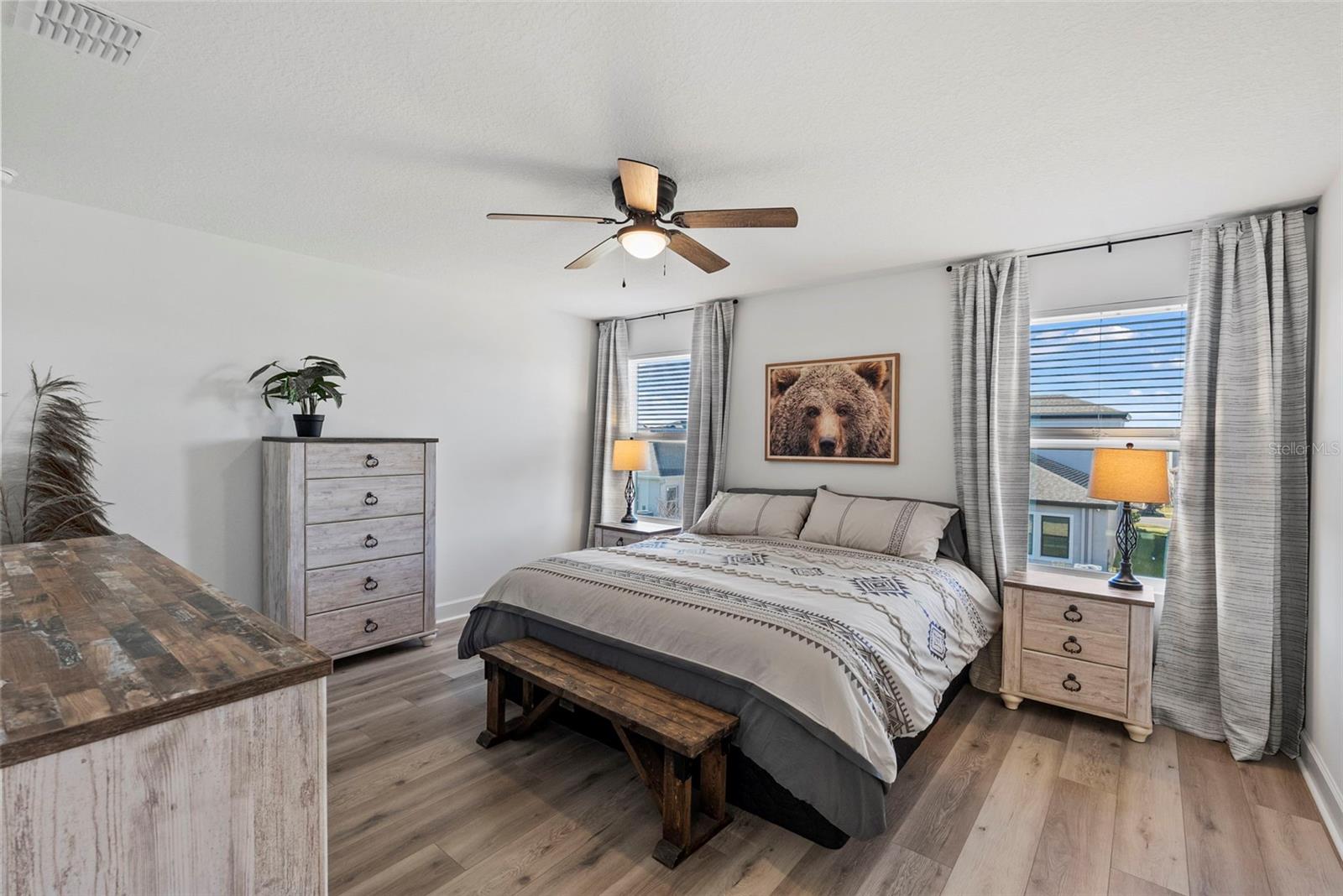 Listing photo id 15 for 6026 Jensen View Avenue