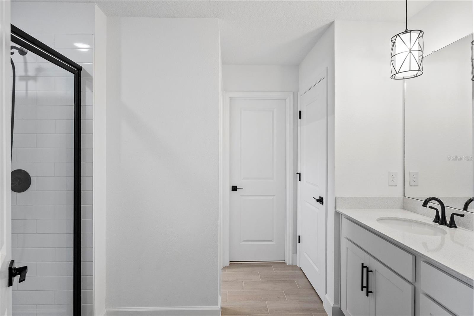 Listing photo id 17 for 6026 Jensen View Avenue