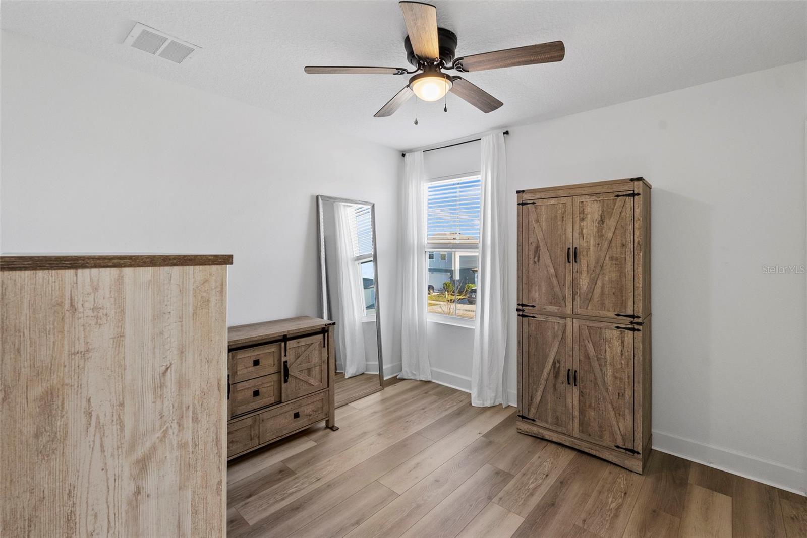 Listing photo id 21 for 6026 Jensen View Avenue