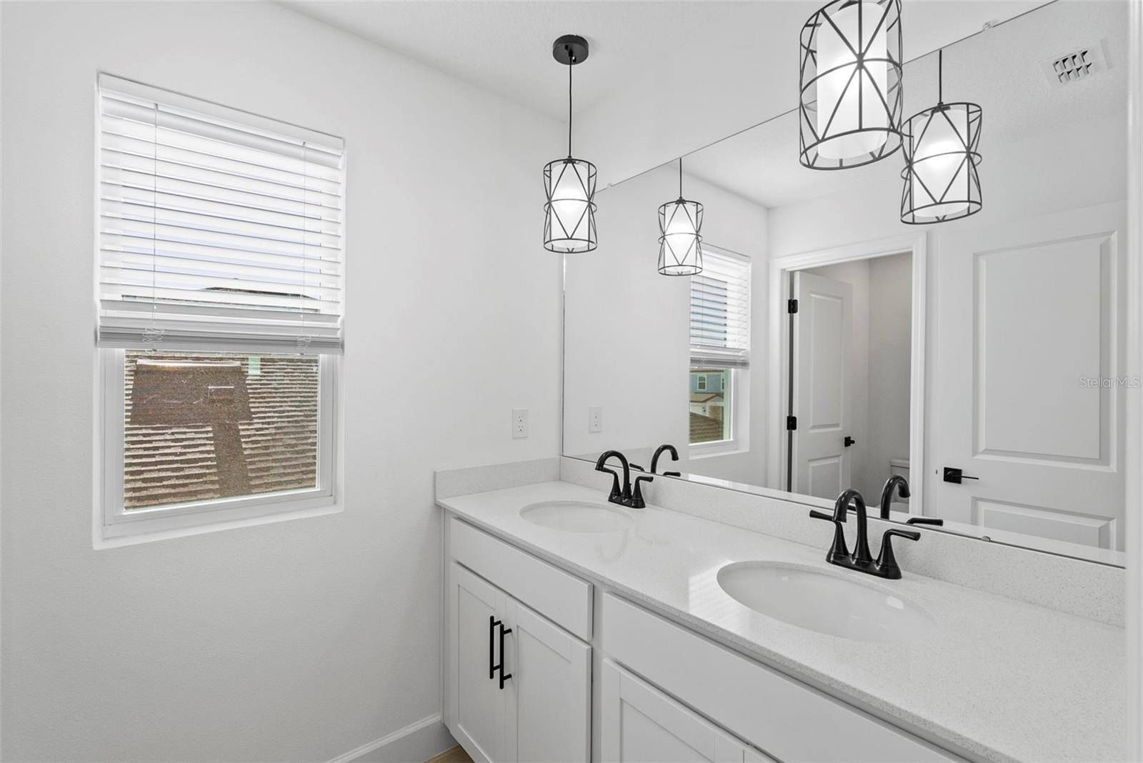 Listing photo id 23 for 6026 Jensen View Avenue