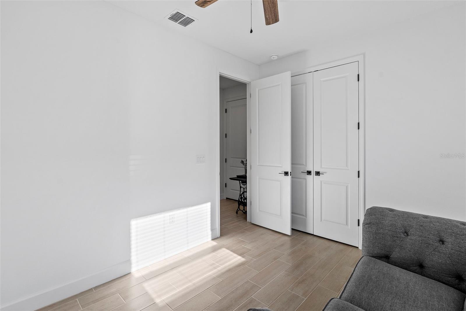 Listing photo id 26 for 6026 Jensen View Avenue