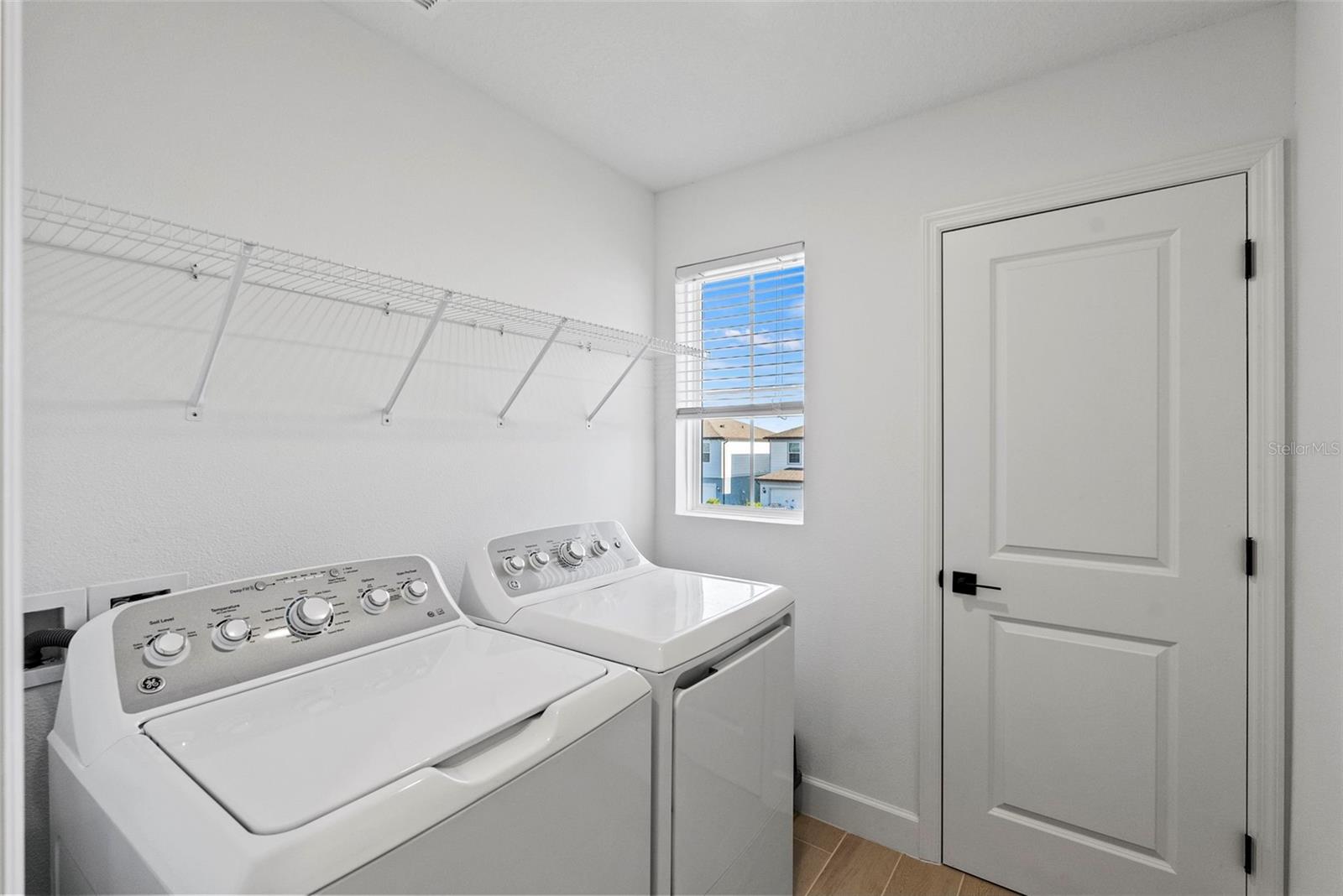 Listing photo id 28 for 6026 Jensen View Avenue