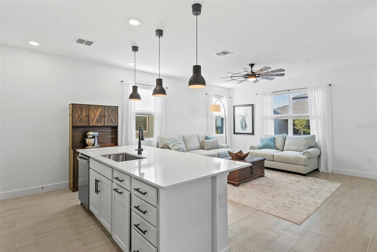 Listing photo id 2 for 6026 Jensen View Avenue