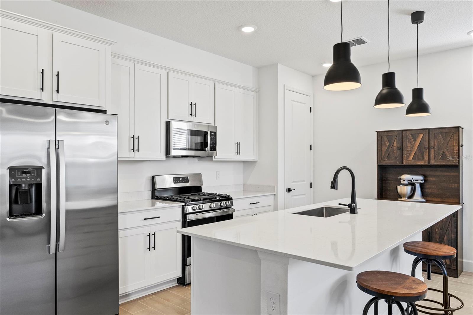 Listing photo id 4 for 6026 Jensen View Avenue