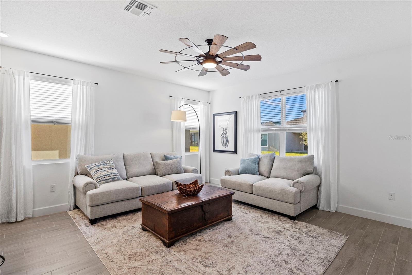 Listing photo id 6 for 6026 Jensen View Avenue