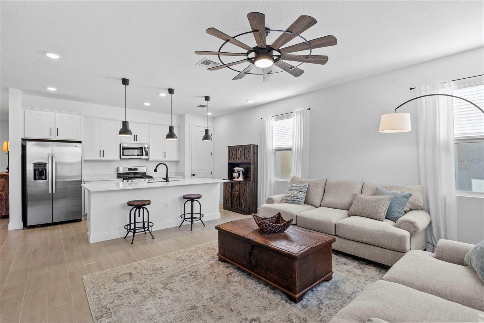 Listing photo id 7 for 6026 Jensen View Avenue