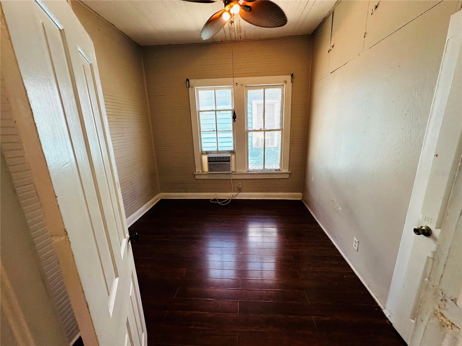 Image 13 of 41 For 2415 Marconi Street