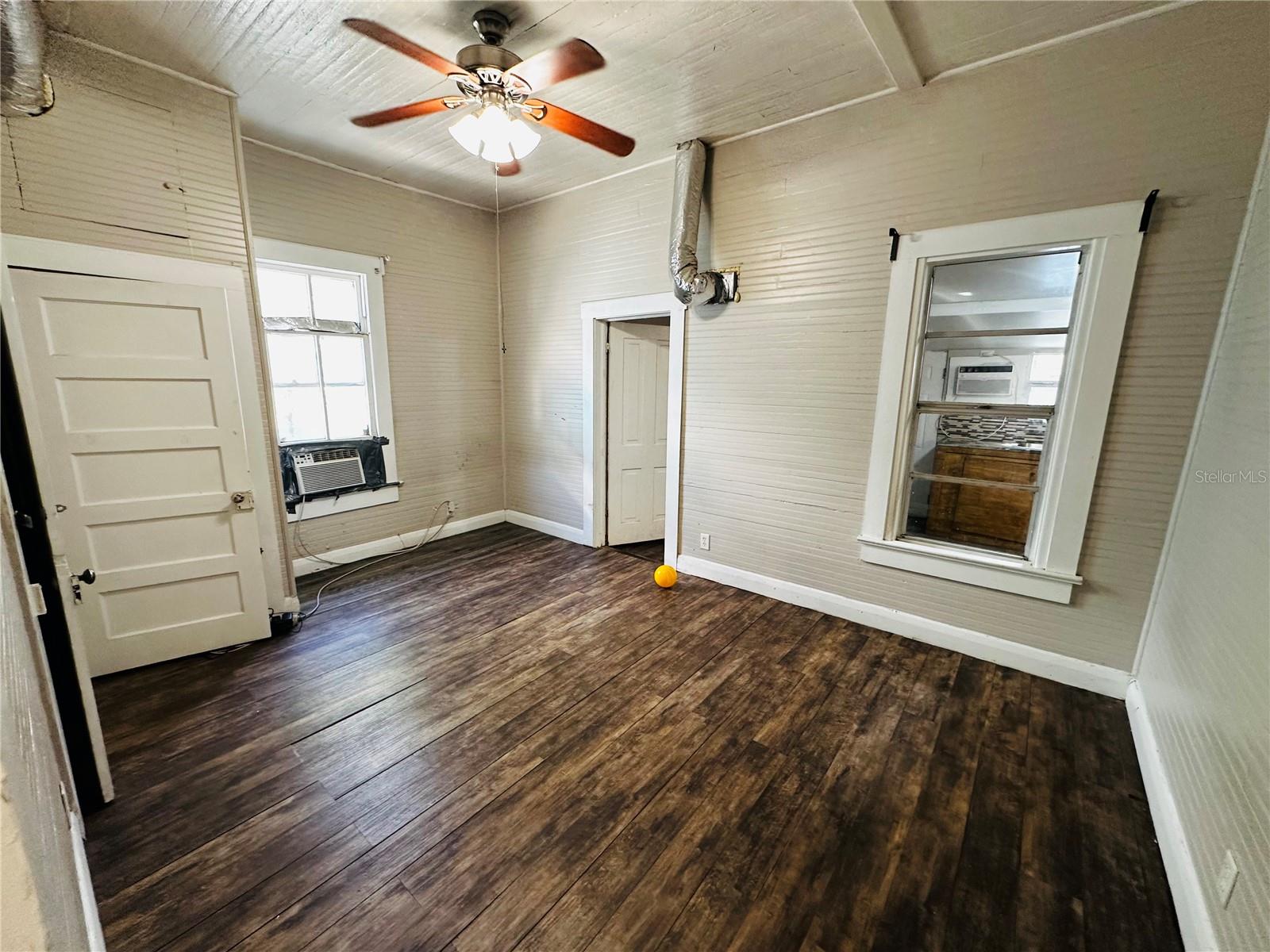 Image 15 of 41 For 2415 Marconi Street