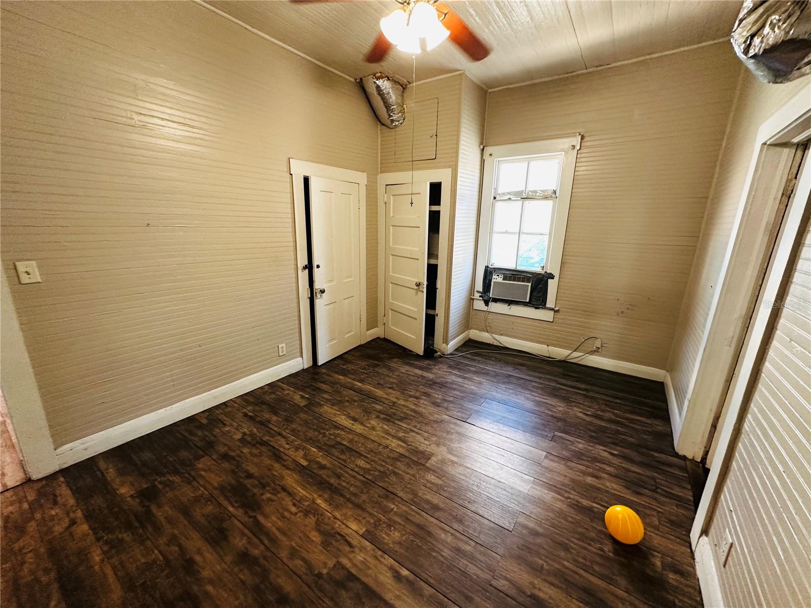 Image 16 of 41 For 2415 Marconi Street