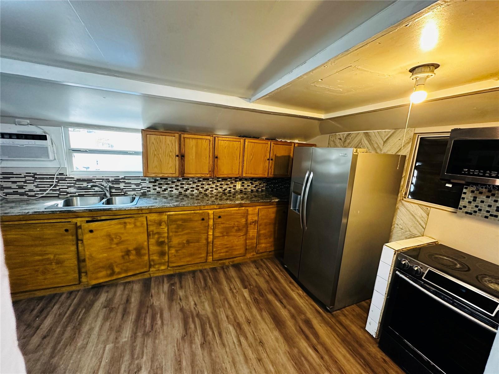 Image 18 of 41 For 2415 Marconi Street