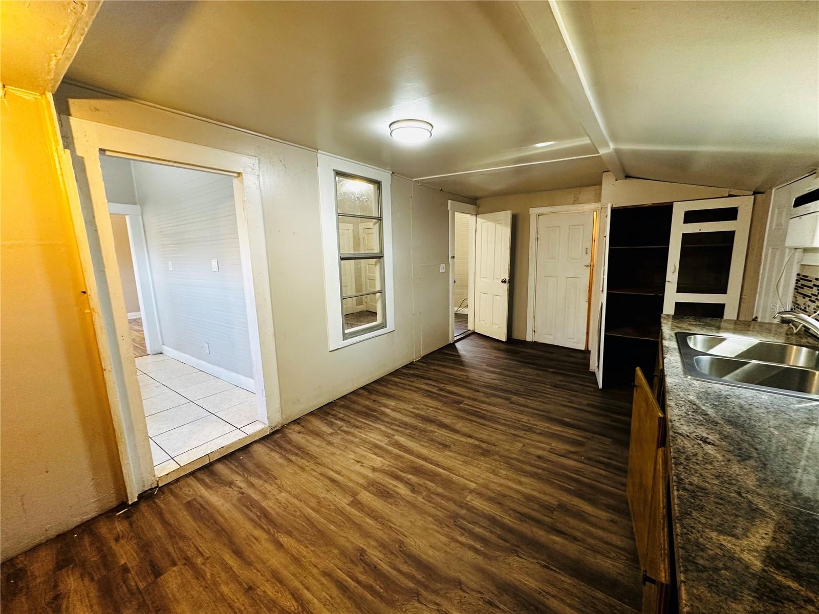 Image 19 of 41 For 2415 Marconi Street