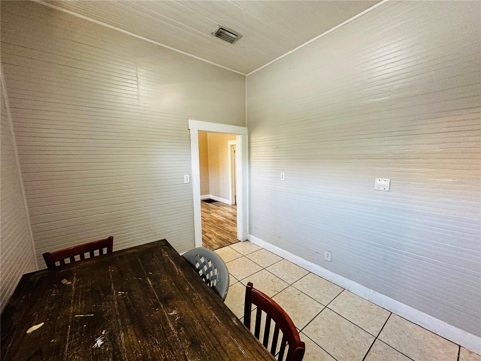 Image 20 of 41 For 2415 Marconi Street