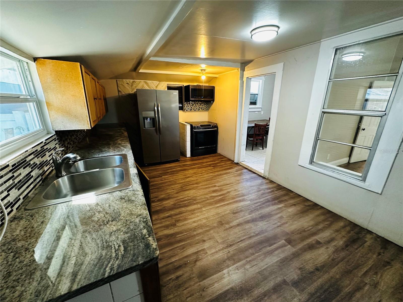 Image 22 of 41 For 2415 Marconi Street