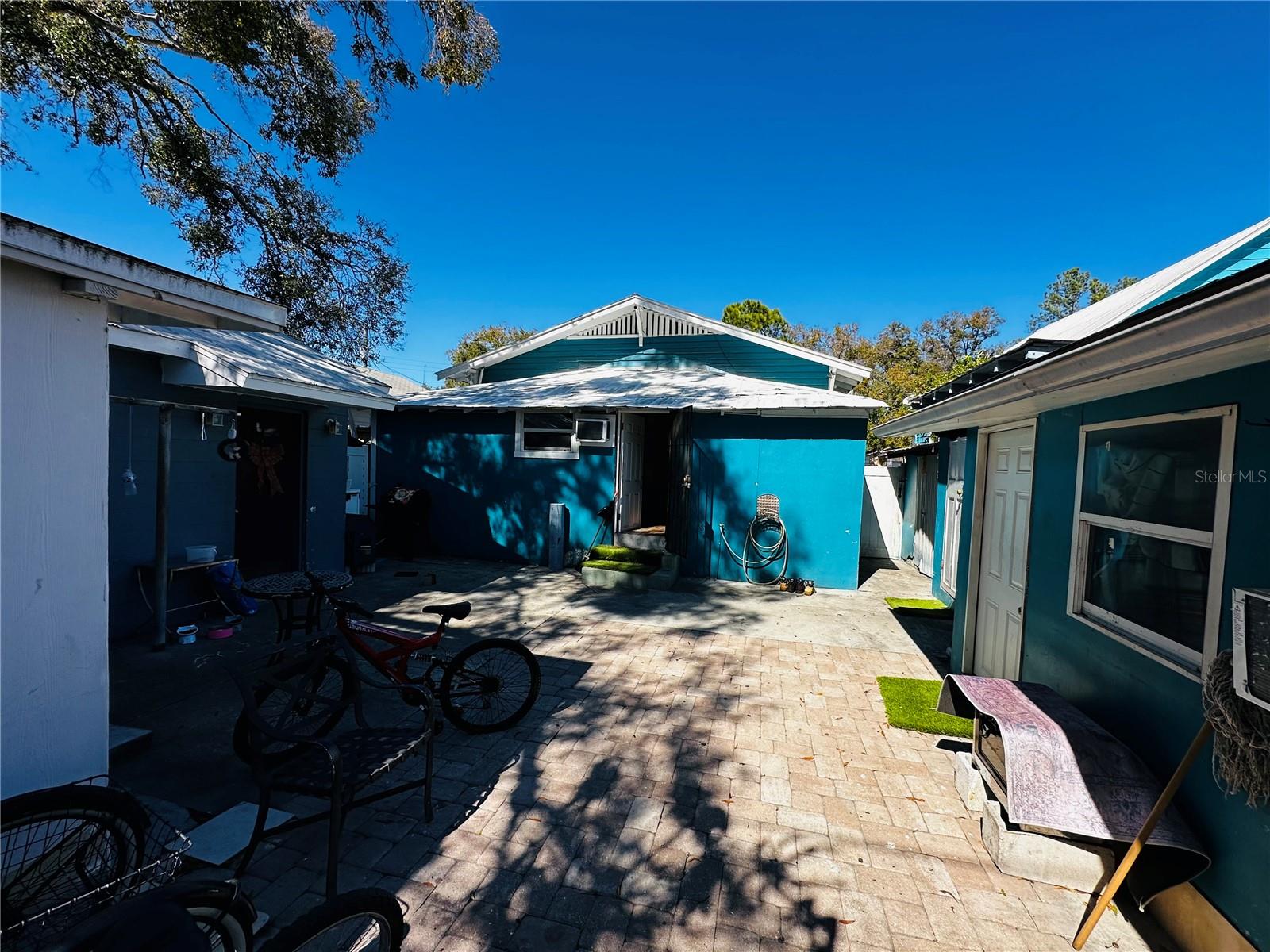 Image 24 of 41 For 2415 Marconi Street