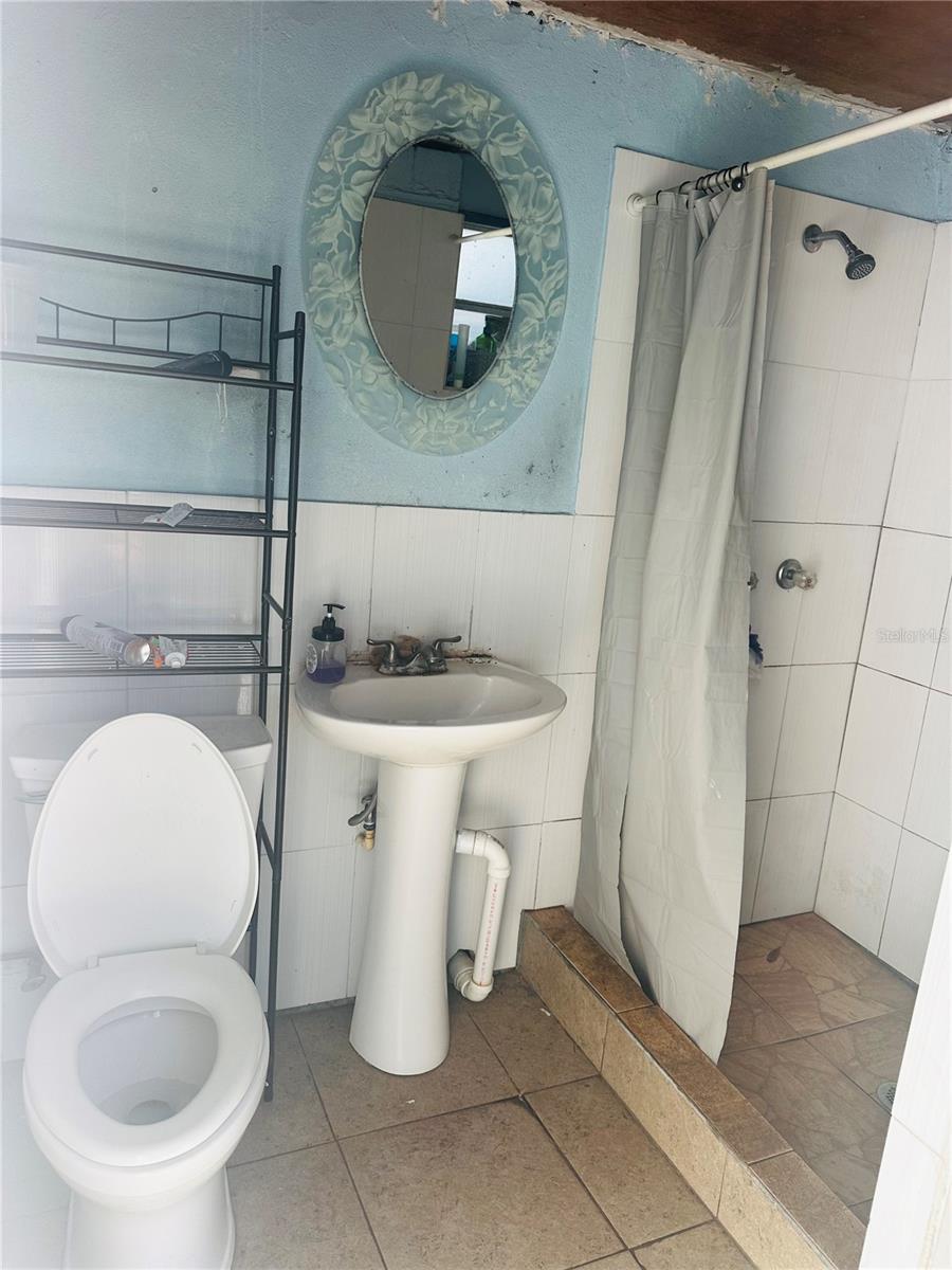 Image 29 of 41 For 2415 Marconi Street