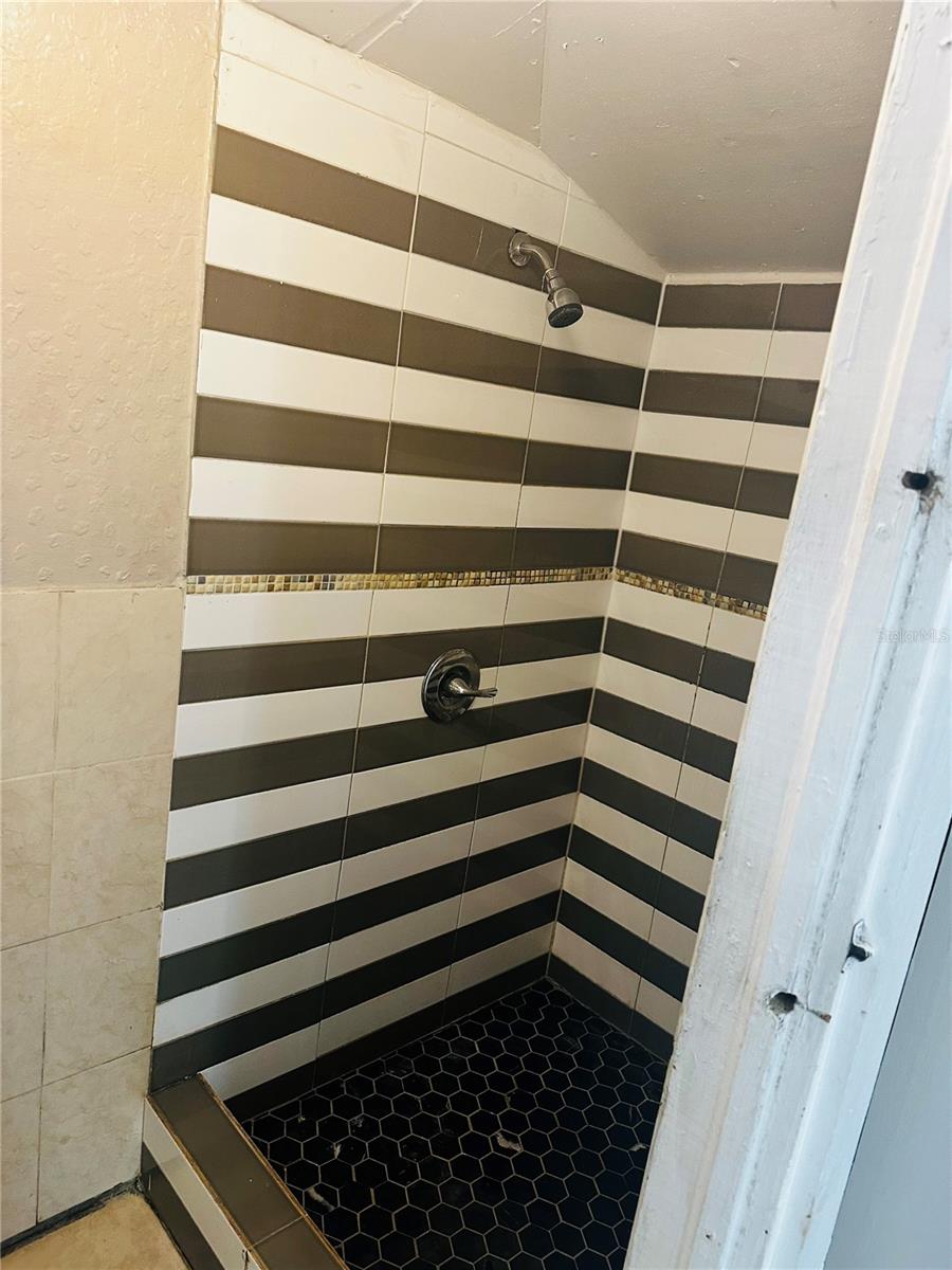 Image 30 of 41 For 2415 Marconi Street