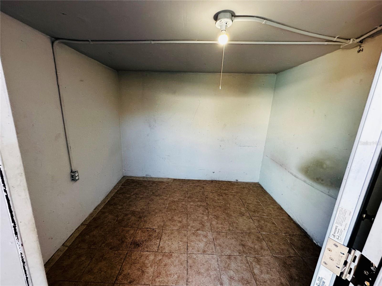 Image 32 of 41 For 2415 Marconi Street