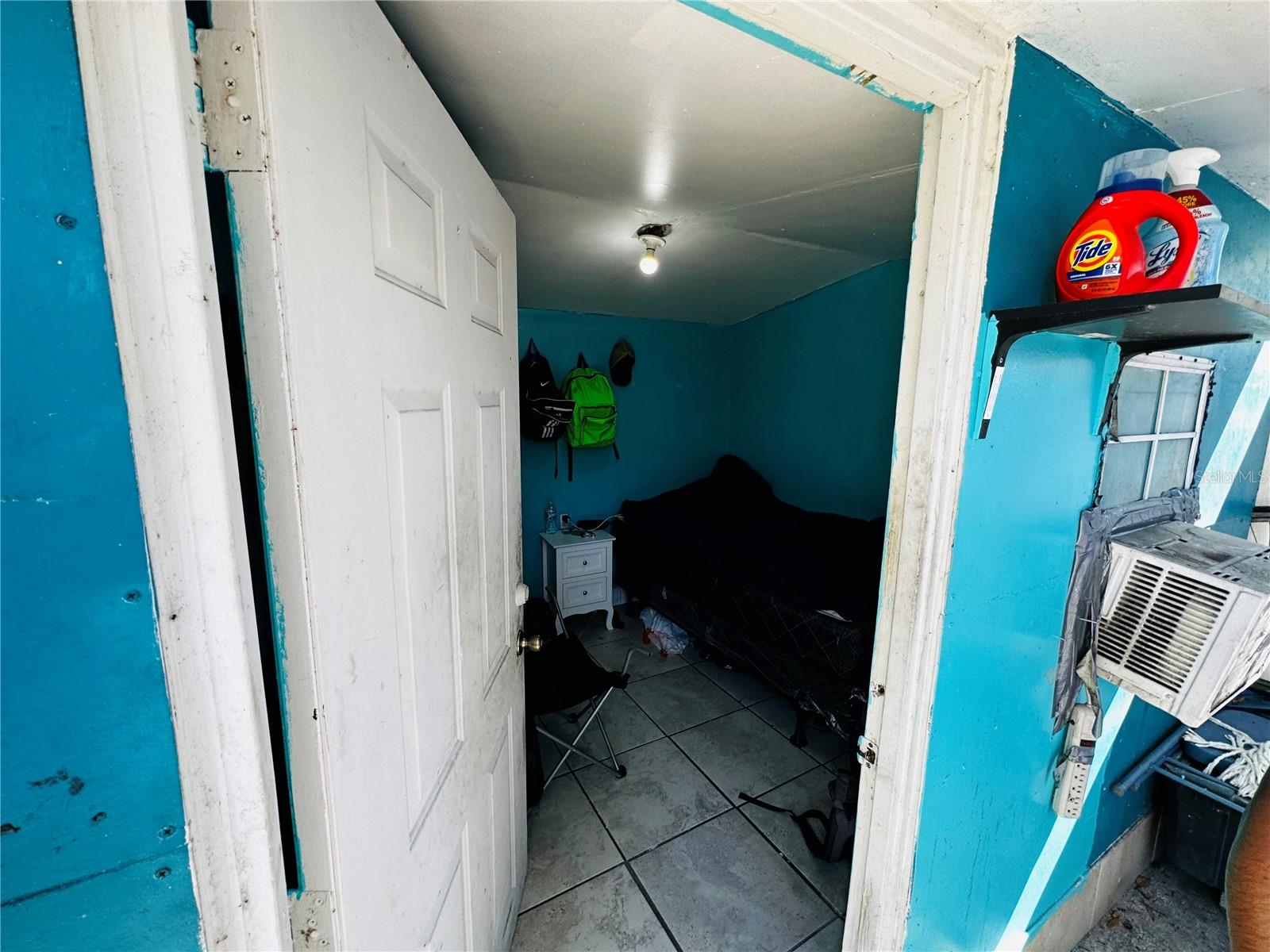 Image 34 of 41 For 2415 Marconi Street