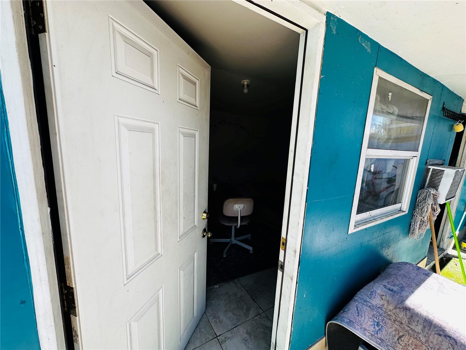 Image 35 of 41 For 2415 Marconi Street